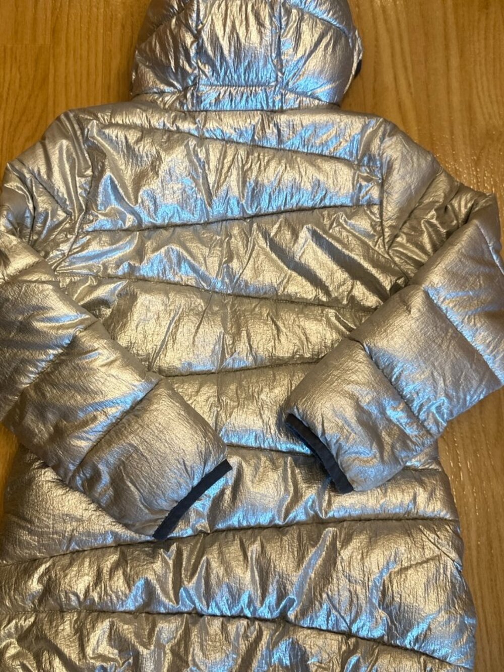 Under Armour Girls Metallic Silver Hooded Puffer Jacket Size S - Picture 2 of 9